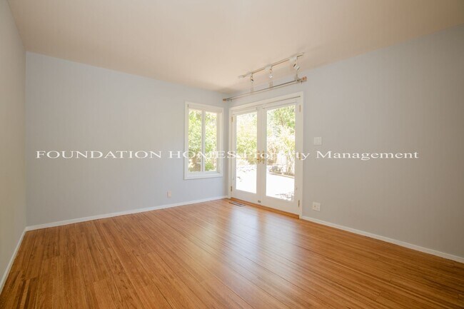 Building Photo - Upscale Country Club 3BD/2BA with BONUS Ro...