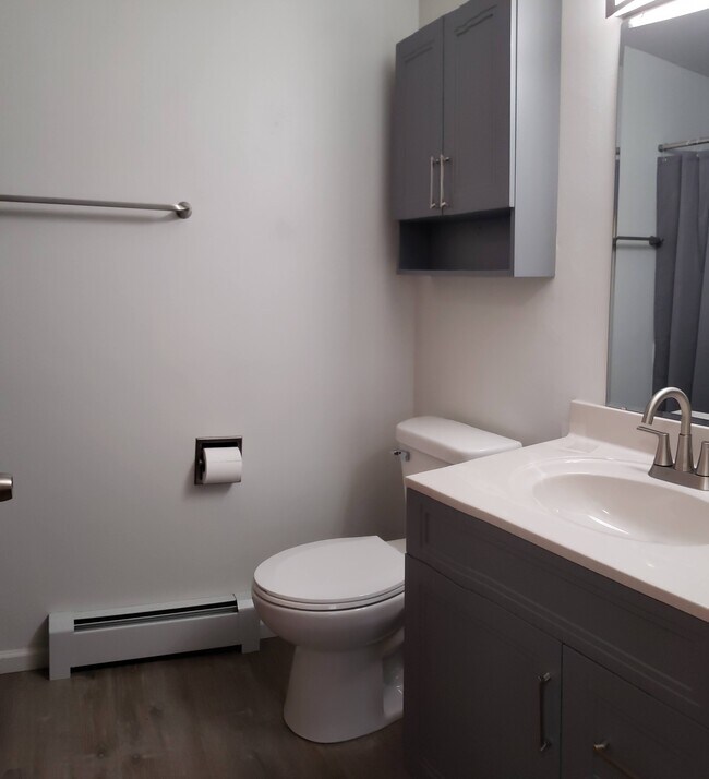 Updated Main BA in LL. - 2340 S Ridge Rd