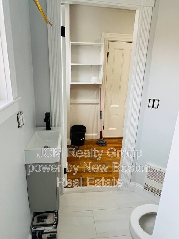 Building Photo - 10 Union Ave