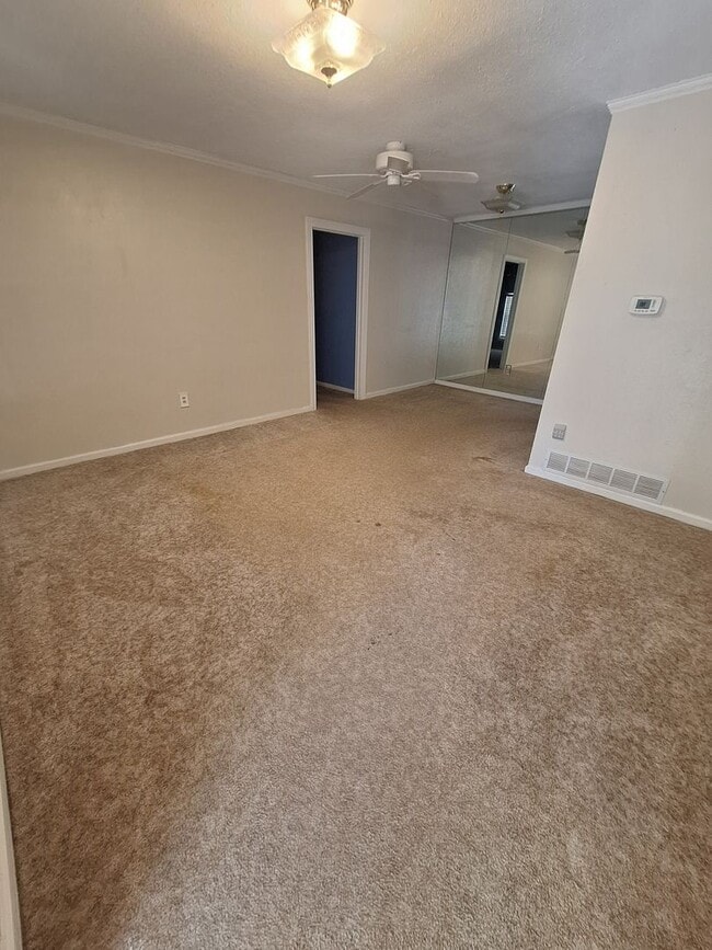 Building Photo - Cute CUTE 3bedroom