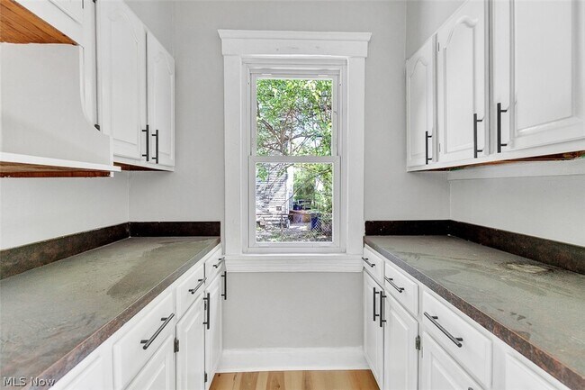 Building Photo - 9807 Parkgate Ave