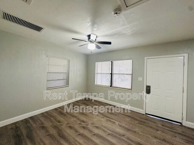 Building Photo - 1610 12th Ave S