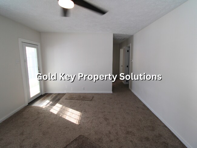 Building Photo - MUNCIE 3 BR 1 BA House with Garage and Covered Porch (SECTION 8 APPROVED)