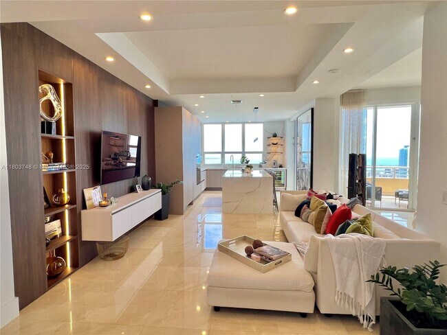 Building Photo - 848 Brickell Key Dr
