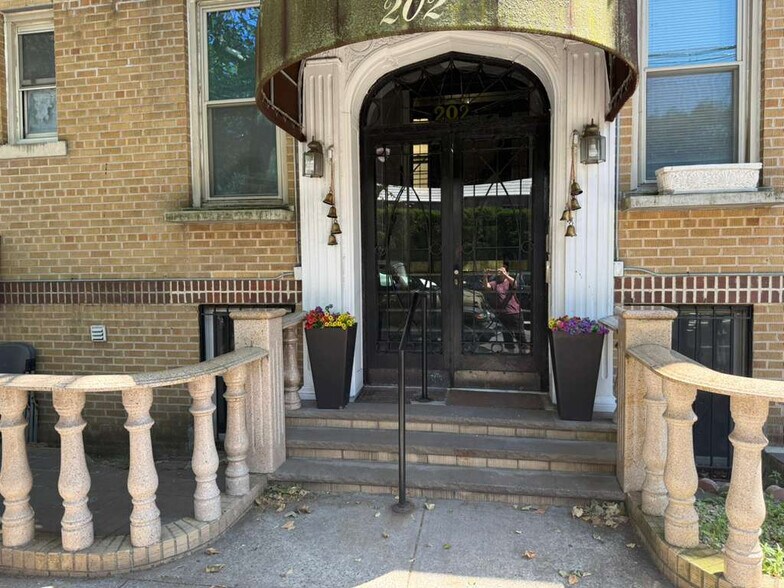 Building Photo - 202 Marine Ave