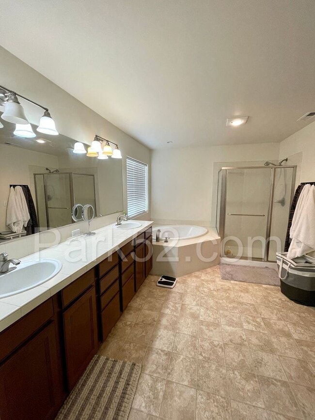 Building Photo - 3 Bedroom Plus Office Space Single Family Home in Lacey
