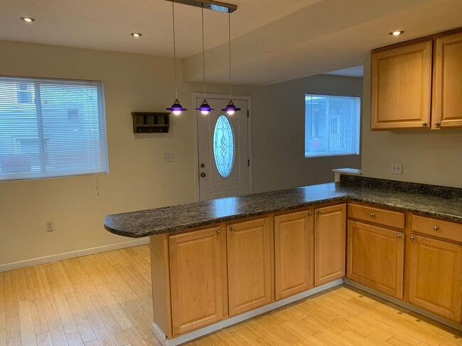 Building Photo - Beautiful 3bed/2.5 bath in Southside