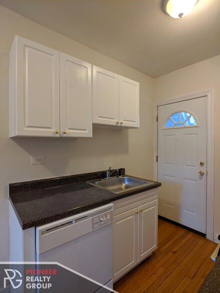 Building Photo - 2948 N Seminary Ave