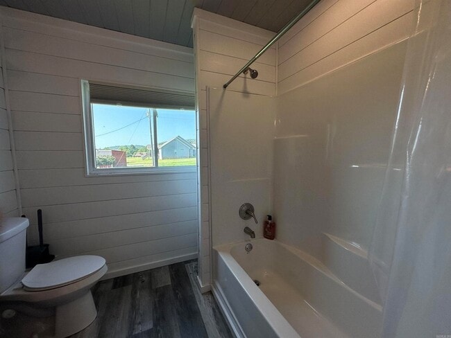 Building Photo - 896 Vaughn Rd