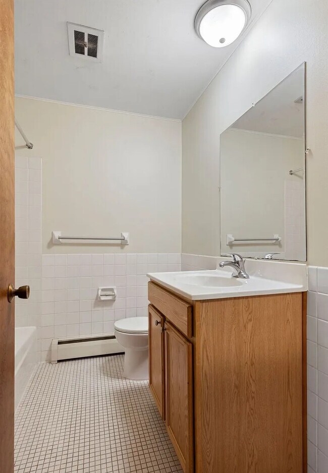 Building Photo - Lynn Apartments