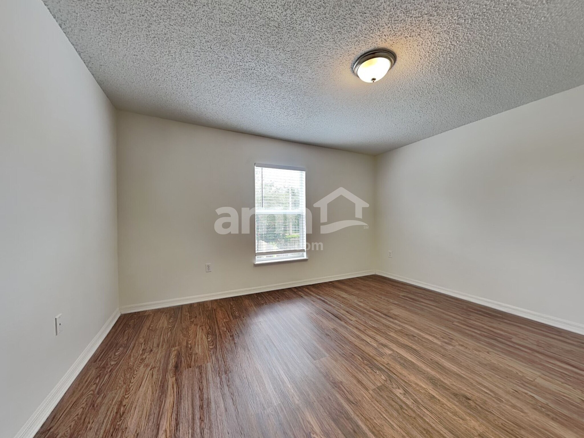 Building Photo - 10619 Opus Dr