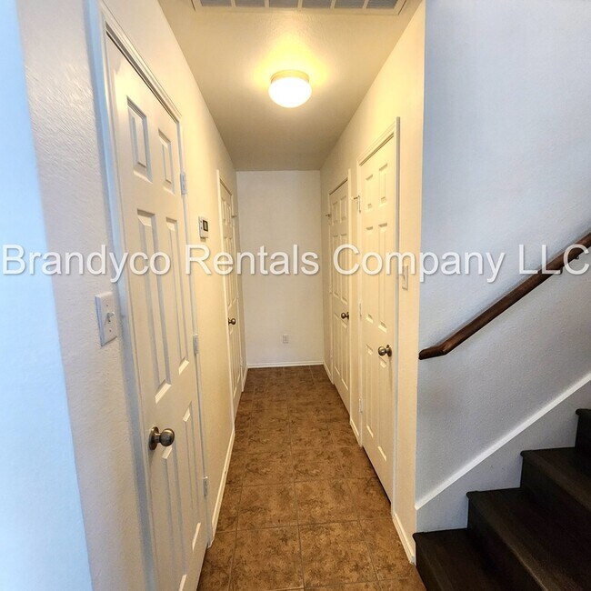 Building Photo - 411 Taurus Dr