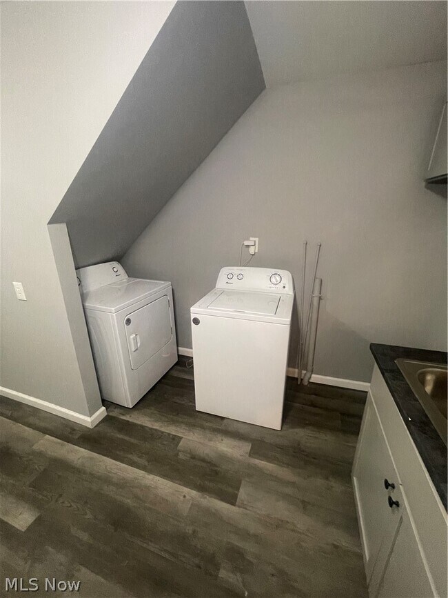 Building Photo - 12007 Beulah Ave