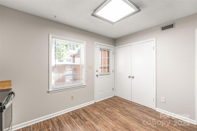 Building Photo - 4736 Old Lantern Way