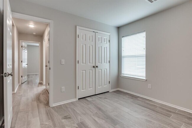 Building Photo - 13321 Beaumont Dr