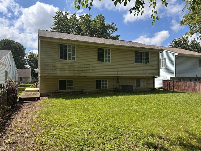 Building Photo - Newly Renovated 4 bed 3 FULL BATH / Warren Woods