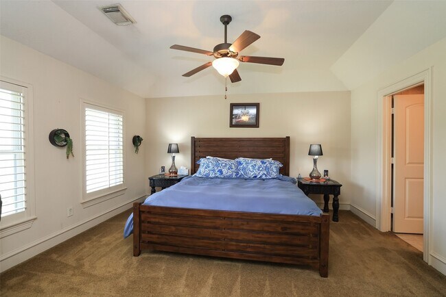 Building Photo - 22 Post Shadow Estate Dr