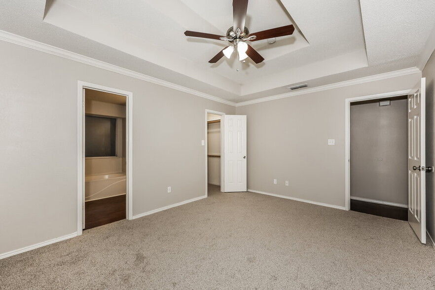 Building Photo - 2844 Claremont Dr