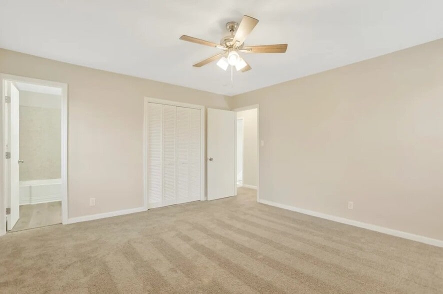 Building Photo - 5370 Zachary Dr