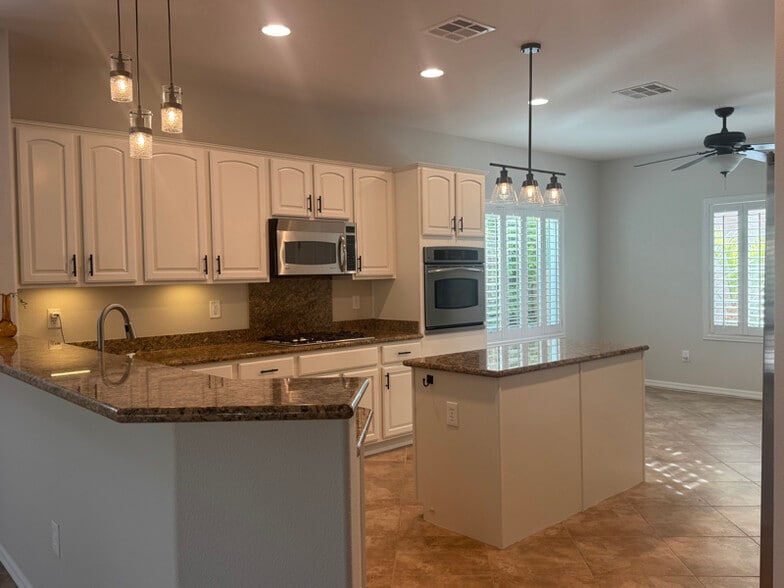 Building Photo - 2489 Black River Falls Dr