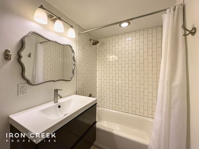 Building Photo - 12 Chateau Pl