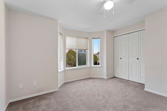 Building Photo - 5286SW