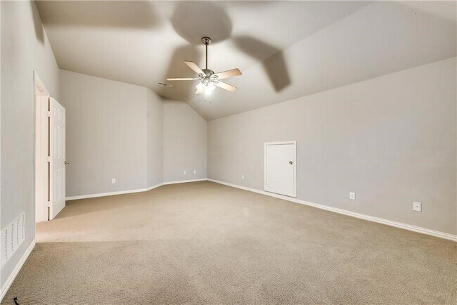 Building Photo - 2016 Deer Path Ct