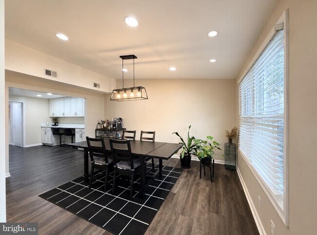 Building Photo - 6416 Lacrosse Ln