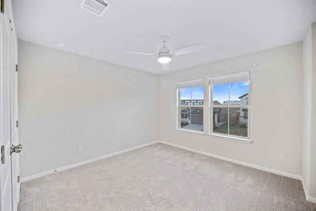Building Photo - Amazing 5 Bedroom Home - Georgetown