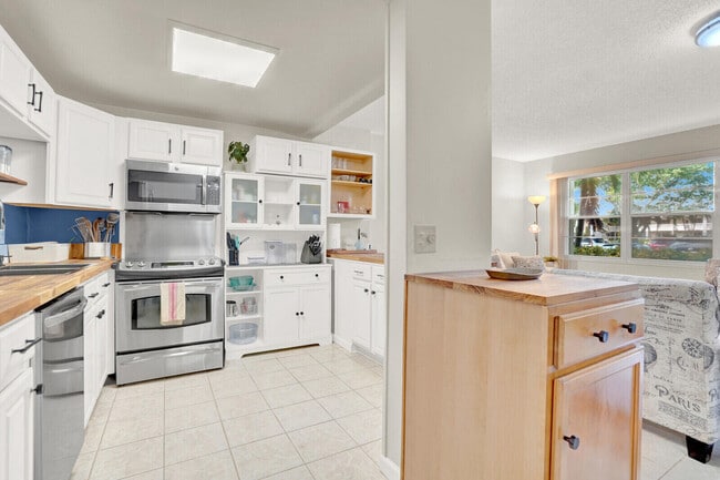 Building Photo - 1016 Cambridge A