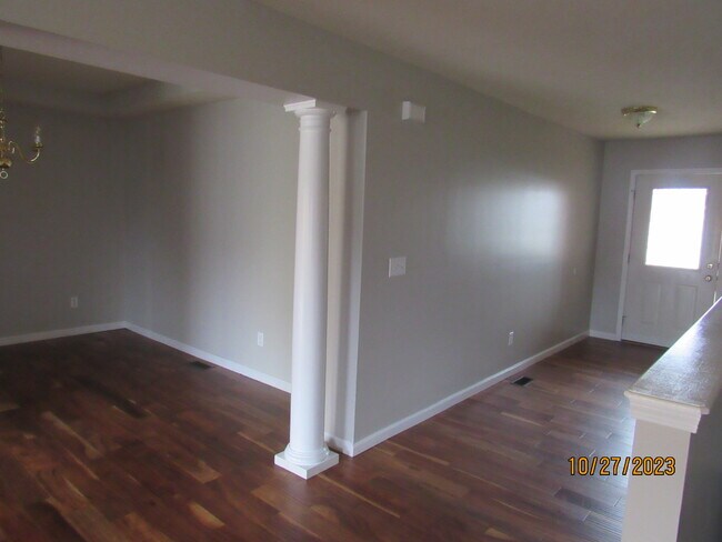 Building Photo - 2412 W Molly Ln