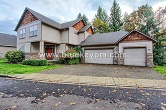 Building Photo - 5 Bedroom, 3.5 Bathrooms on a Culdesac, Wa...