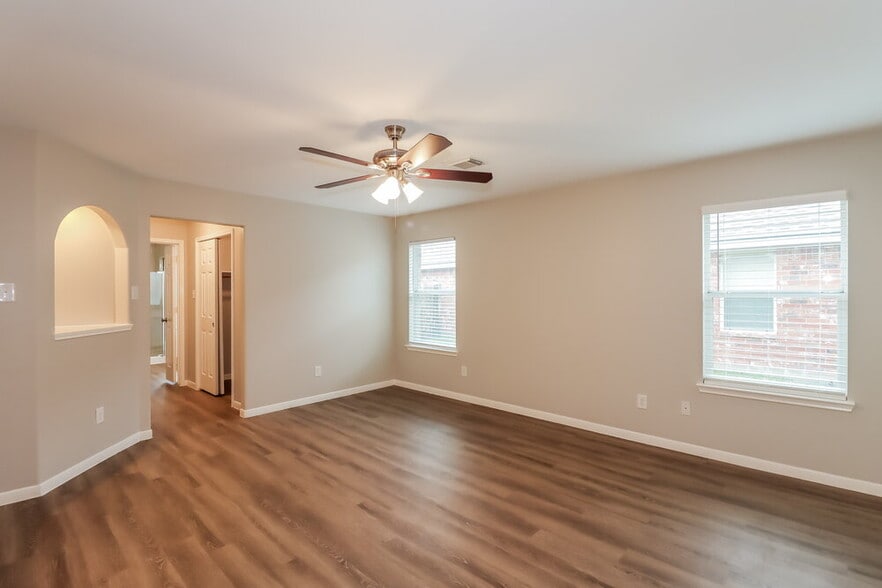 Building Photo - 2427 Ranch Hollow Ct