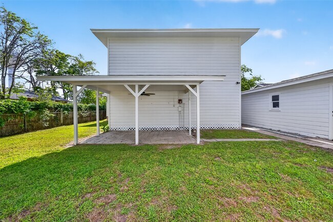 Building Photo - 729 Loggins Dr