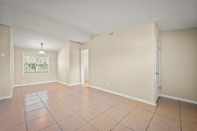 Building Photo - 909 Westgate Dr