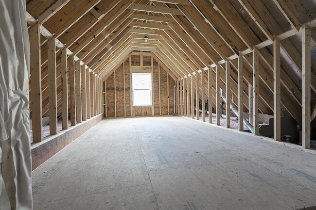 Building Photo - 2077 McAvoy Dr