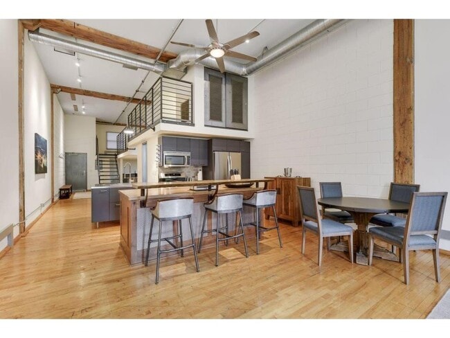 Building Photo - 801 N Washington Ave