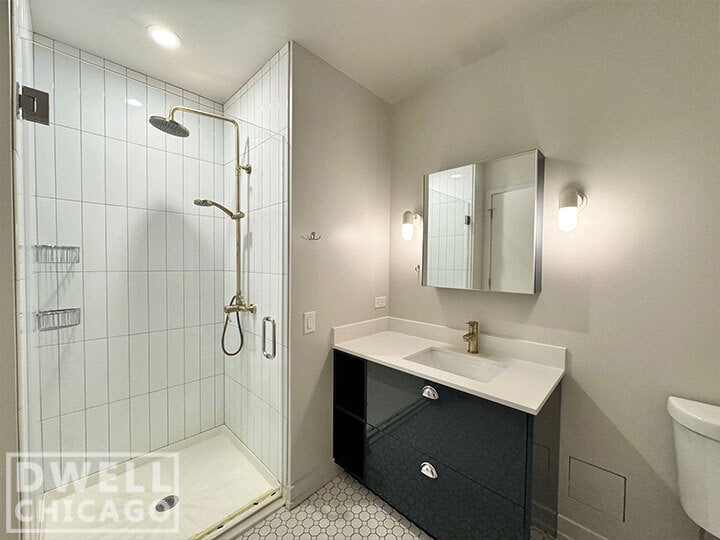 Building Photo - 640 N La Salle Dr