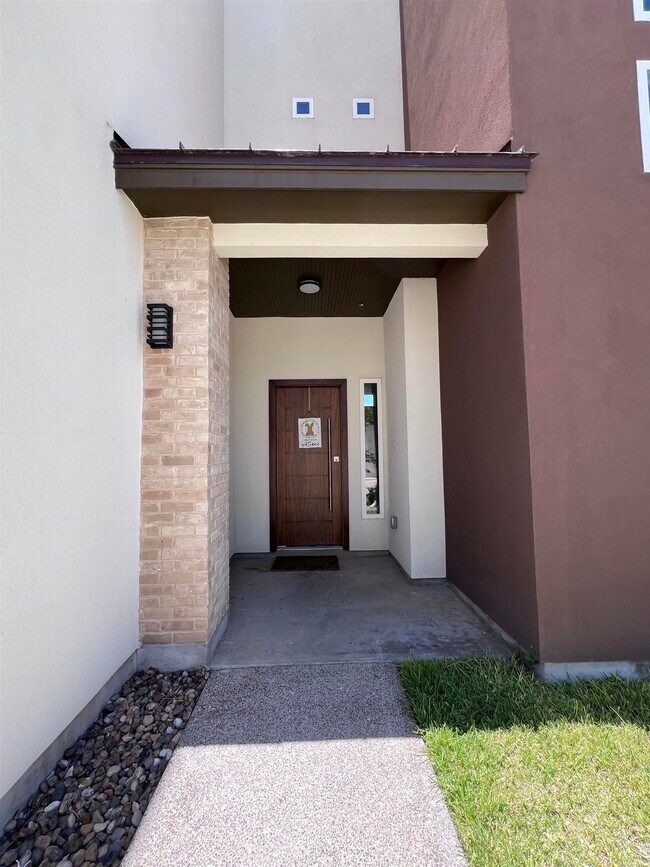 Building Photo - 9653 McPherson Rd