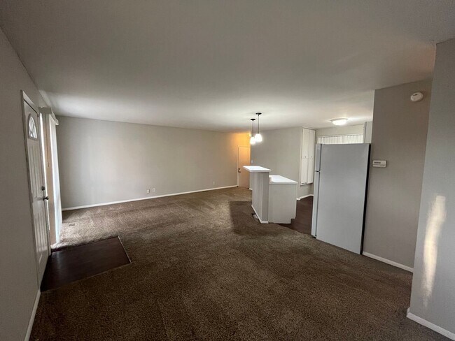 Building Photo - 5044 Martin St