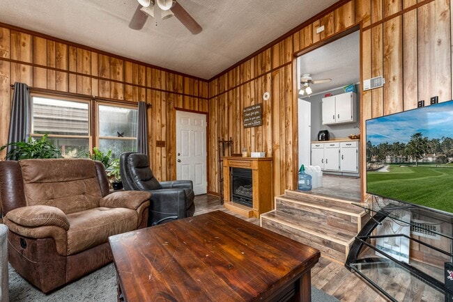 Building Photo - 206 River Heights Dr