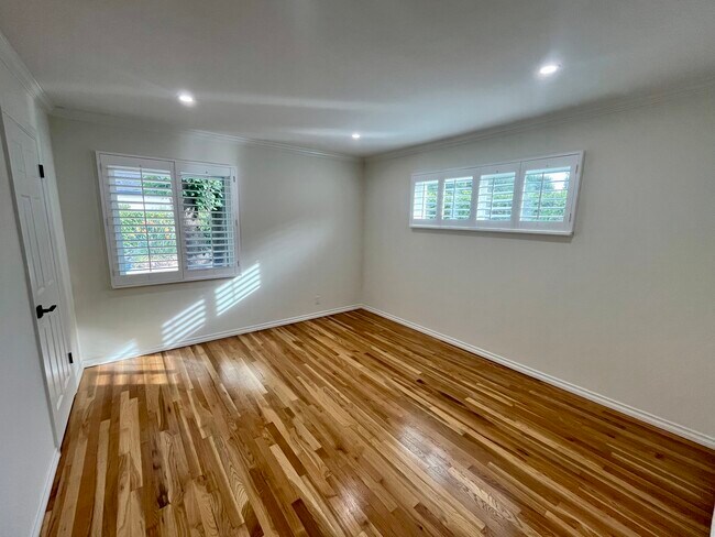 Building Photo - 6666 Sedan Ave