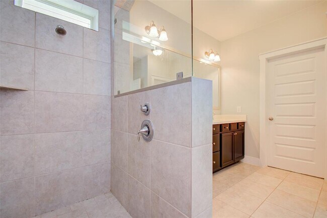 Building Photo - 18118 Moonlit River Dr