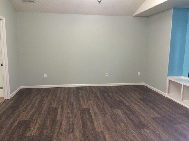 Primary Photo - Large Home for Rent in Sage Point Service ...