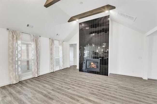 Building Photo - Stunning 4 Bed 3 Bath Broken Arrow Gem