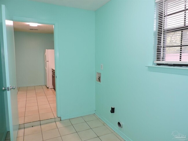Building Photo - 1310 Pinnacle Dr