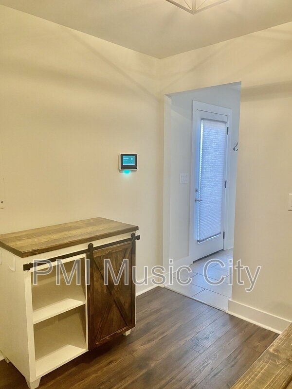 Building Photo - 2126B Burns St