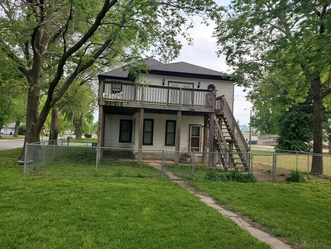 Building Photo - Court St Duplex