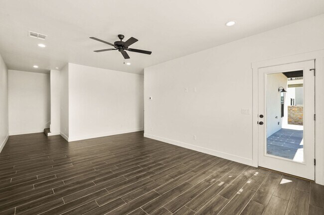 Building Photo - 4025 Boardwalk Rd