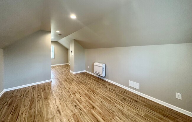 Building Photo - Charming 3 Bedroom/1 Bathroom Home in Essex, Baltimore, MD!